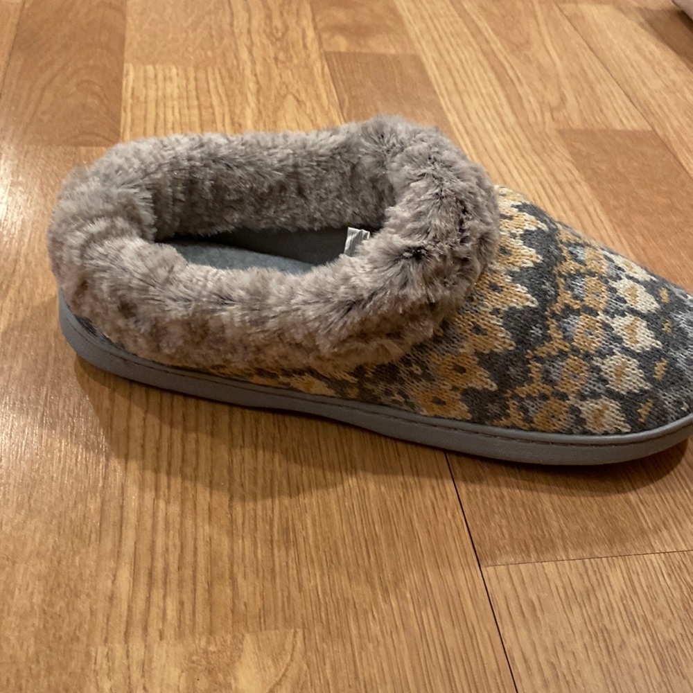 Indoor-outdoor cozy knit upper scuff